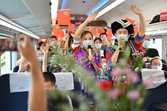 最低票价162元！ 重庆到张家界首趟动车组列车正式开行