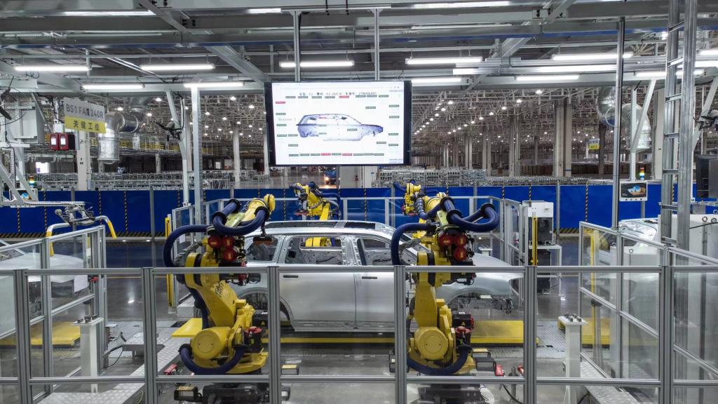 位于两江新区的赛力斯超级工厂，智能系统让生产变得更加＂简单＂。企业供图