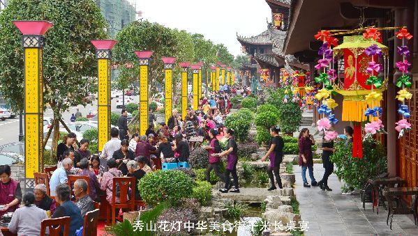 2千米长,建筑面积2万平方米的餐饮长廊——花灯美食街(美食街)