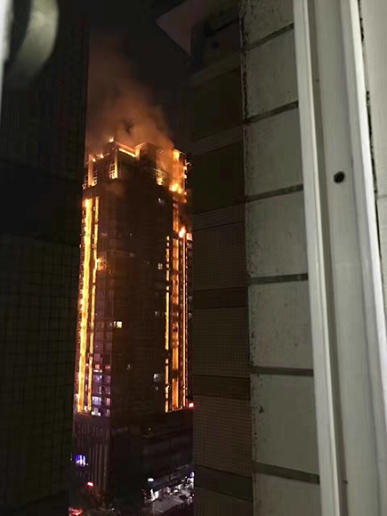 南岸江南明珠一房屋起火:已扑灭 无人员伤亡