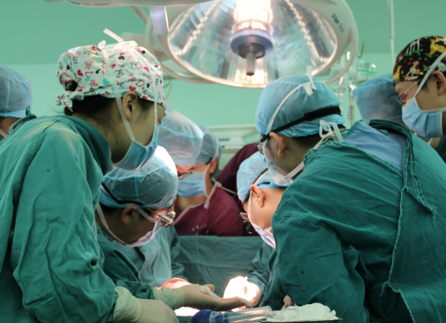 国内首例婴幼儿自体肝移植手术在重庆获得成功